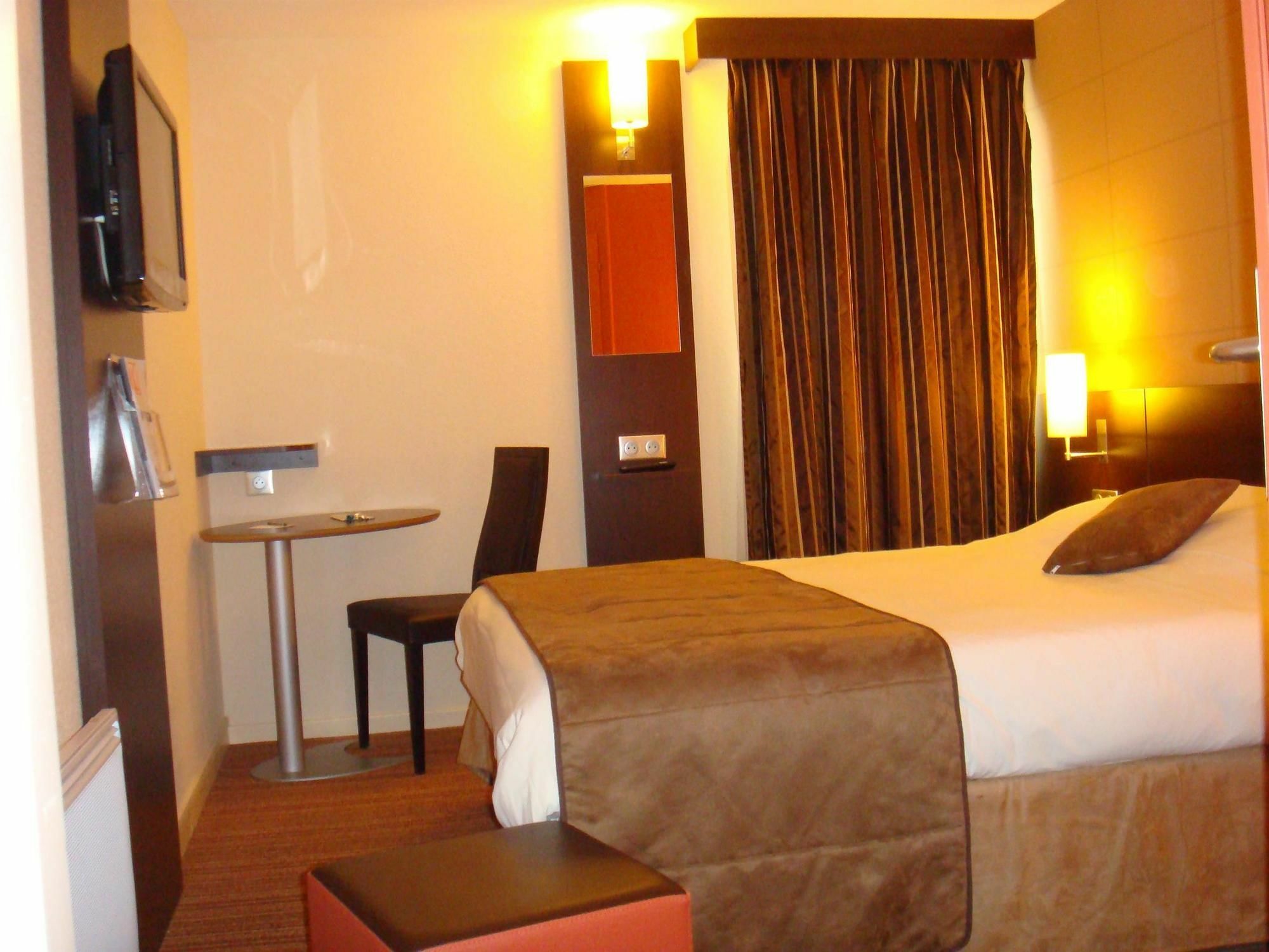 Hotel Inn Design Poitiers Sud Стая снимка